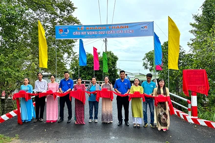 Nghi thức khánh thành cầu Hy Vọng số 372 (cầu Cái Sơn) tại huyện Lai Vung, tỉnh Đồng Tháp.