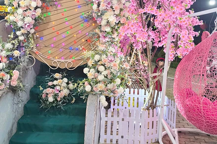 Cầu tuột khủng long bị đơn vị thuê chặn hai đầu.