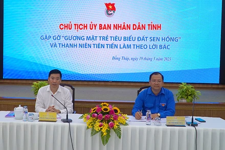 Chủ tịch Ủy ban nhân dân tỉnh Đồng Tháp Phạm Thiện Nghĩa phát biểu tại buổi gặp gỡ đoàn viên, thanh niên. (Ảnh: HỮU NGHĨA)