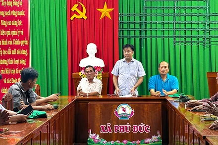 Phó Chủ tịch Ủy ban nhân dân tỉnh Đồng Tháp Nguyễn Phước Thiện phát biểu tại buổi họp.