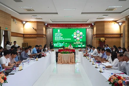 Bà Phạm Thị Ngọc Thủy, Giám đốc Văn phòng Ban IV, thuộc Hội đồng Tư vấn cải cách thủ tục hành chính của Thủ tướng Chính phủ trình bày tại buổi họp báo. (Ảnh: HỮU NGHĨA)