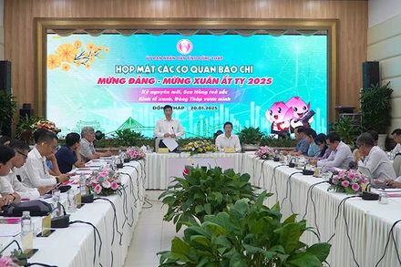 Chủ tịch Ủy ban nhân dân tỉnh Đồng Tháp Phạm Thiện Nghĩa phát biểu tại buổi họp mặt các cơ quan báo chí mừng Đảng - mừng Xuân Ất Tỵ 2025. (Ảnh: HỮU NGHĨA)