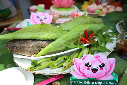 Phần thi món mặn của một đội tham dự.