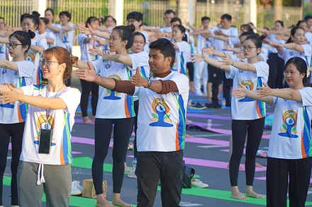 Đồng Tháp: Đồng diễn Ngày Quốc tế Yoga trên đường phố