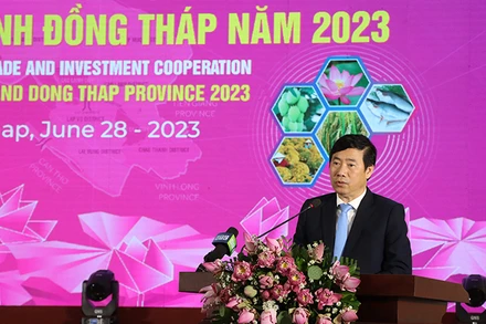 Chủ tịch Ủy ban nhân dân tỉnh Đồng Tháp Phạm Thiện Nghĩa phát biểu tại buổi khai mạc.