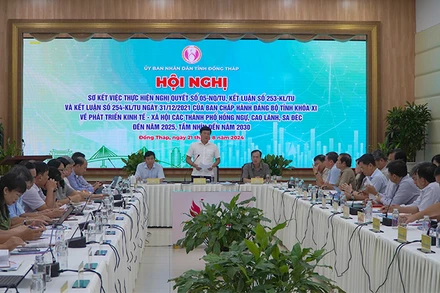 Ủy viên Trung ương Đảng, Bí thư Tỉnh ủy Đồng Tháp Lê Quốc Phong phát biểu tại hội nghị. (Ảnh: HỮU NGHĨA)