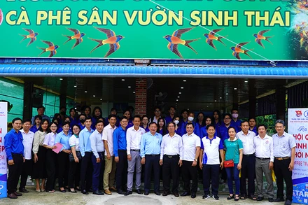 Các đại biểu tham dự buổi ra mắt Hội quán.