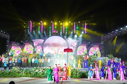 Một tiết mục biểu diễn văn nghệ tại đêm khai mạc.