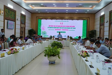 Quang cảnh buổi họp mặt các cơ quan báo chí.