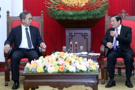 Đồng chí Phan Đình Trạc tiếp Đại sứ Nhật Bản Yamada Takio.