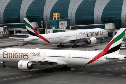 Máy bay Boeing 777-300ER của hãng hàng không Emirates tại sân bay quốc tế Dubai, tháng 2/2019. (Ảnh: Reuters)