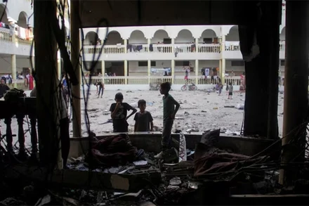 Ngôi trường nơi trú ẩn của người di tản tại Gaza, sau vụ không kích của Israel, ngày 10/8/2024. (Ảnh: Reuters)