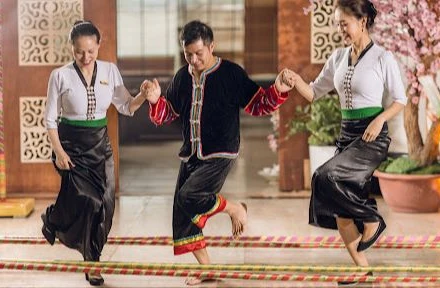 Nhảy sạp và điệu xòe Thái luôn tạo nên sự sôi động trong các dịp Tết Mường Thanh.