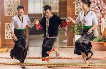 Nhảy sạp và điệu xòe Thái luôn tạo nên sự sôi động trong các dịp Tết Mường Thanh.