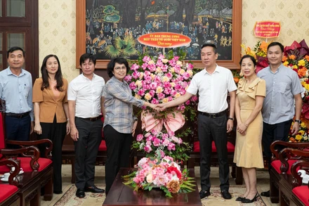 [Ảnh] Các cơ quan, đơn vị thăm và chúc mừng Báo Nhân Dân