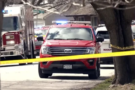 Lực lượng khẩn cấp làm việc tại hiện trường vụ tấn công tại Rockford, ngày 27/3/2024. (Ảnh: WTVO-TV/WQRF-TV/NewsNation)