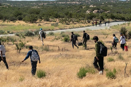 Số lượng người vượt biên bất hợp pháp ở biên giới Mỹ-Mexico đã giảm trong vài tháng qua. (Ảnh: Reuters)