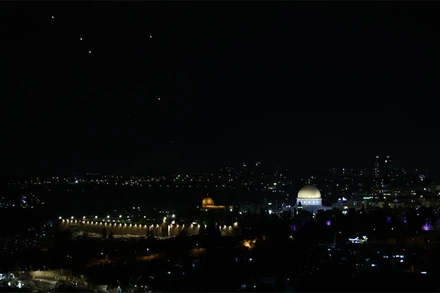 [Video] Iran phóng loạt tên lửa vào lãnh thổ Israel