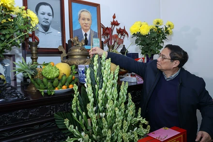 Thủ tướng Phạm Minh Chính dâng hương cố Thủ tướng Phạm Văn Đồng