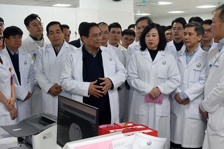 Vượt mọi khó khăn, nỗ lực bảo đảm công tác khám chữa bệnh phục vụ nhân dân dịp Tết