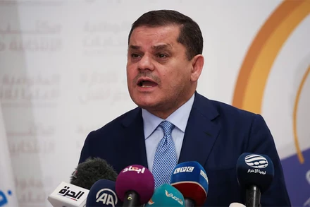 Thủ tướng Abdulhamid al-Dbeibah phát biểu tại Tripoli, Libya, ngày 21/11/2021. (Ảnh: Reuters)