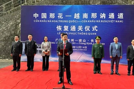 Lãnh đạo Ủy ban nhân dân huyện Tràng Định (Lạng Sơn) phát biểu khôi phục hoạt động xuất, nhập khẩu qua cửa khẩu Nà Nưa.