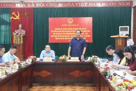 Đồng chí Thượng tướng Trần Quang Phương, Ủy viên Trung ương Đảng, Phó Chủ tịch Quốc hội làm việc với lãnh đạo huyện Tràng Định (Lạng Sơn).