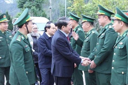 Phó Chủ tịch Quốc hội Nguyễn Đức Hải thăm cán bộ chiến sĩ Đồn Biên phòng Chi Lăng, huyện Đình Lập, tỉnh Lạng Sơn.