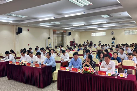 Các đại biểu dự Hội nghị tổng kết 15 năm thực hiện Chỉ thị số 24-CT/TW của Ban Bí thư Trung ương Đảng, khóa X.