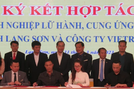 Các doanh nghiệp kinh doanh du lịch, dịch vụ du lịch trên địa bàn tỉnh Lạng Sơn và Công ty cổ phần du lịch và Tiếp thị Giao thông vận tải Việt Nam Vietravel đã ký kết thỏa thuận hợp tác.