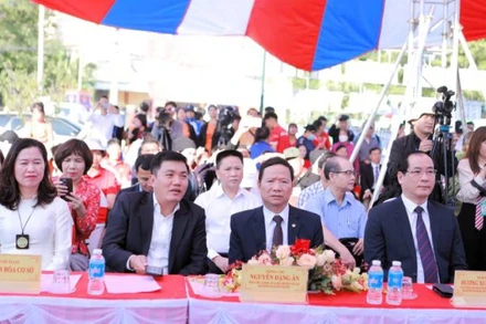 Các đại biểu tham dự khai mạc các hoạt động văn hóa, thể thao và du lịch các dân tộc vùng Đông Bắc lần thứ XI.