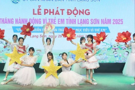 Tiết mục văn nghệ đặc sắc do các em học sinh thành phố Lạng Sơn biểu diễn chào mừng lễ phát động Tháng hành động vì trẻ em của tỉnh.