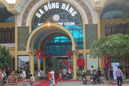 Ga liên vận quốc tế Đồng Đăng thường xuyên nhộn nhịp đón khách qua lại.