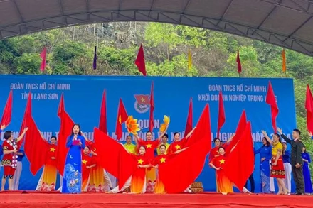 Các đoàn viên thanh niên tham gia giao lưu văn nghệ tại lễ ra quân "Tình nguyện mùa đông" và "Xuân tình nguyện" năm 2024.