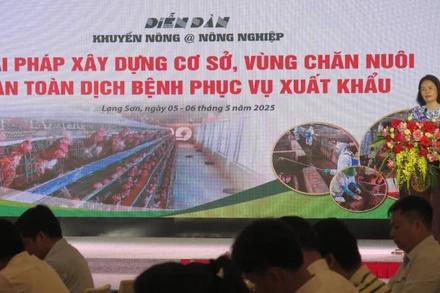 Đại diện lãnh đạo Sở Nông nghiệp và Môi trường tỉnh Lạng Sơn tham gia trao đổi tại diễn đàn.