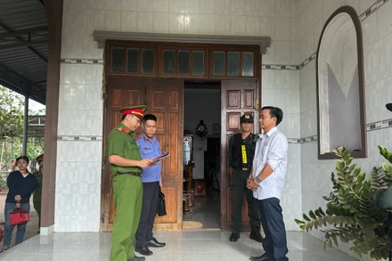 Công an thi hành lệnh bắt với bị can Nguyễn Ngọc Châu.