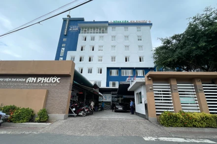 Bệnh viện An Phước đang điều trị cho hơn 40 người bị ngộ độc.