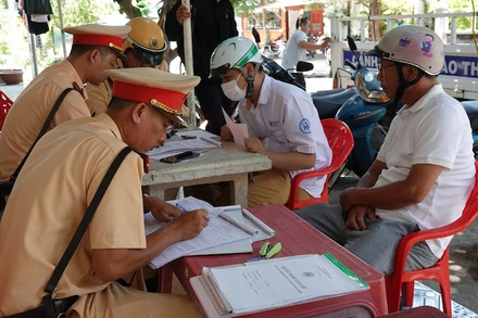 Xử lý vi phạm giao thông.