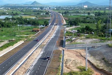 Khánh thành hai đường ven biển hơn 1.300 tỷ đồng.