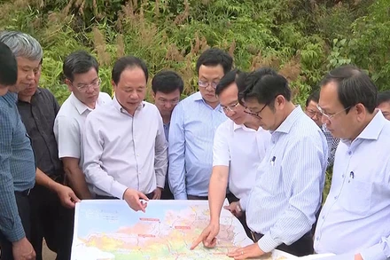 Lãnh đạo hai tỉnh Lâm Đồng và Đắk Nông khảo sát thực địa việc mở đường kết nối hai tỉnh.