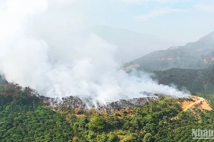 Bãi rác Gung Ré (huyện Di Linh, tỉnh Lâm Đồng) cháy ảnh hưởng đến cuộc sống của người dân tại 2 thôn Hàng Hải và Hàng Làng. 