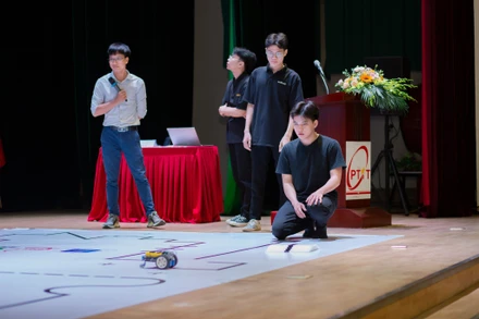 Đội đạt giải Nhất, For Fun, đang thi đấu