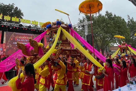 Lễ rước Thánh tại Lễ hội đền Tranh.