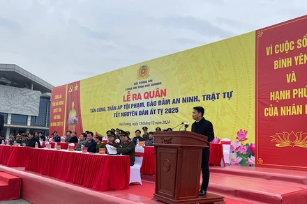 Đồng chí Lê Ngọc Châu, Chủ tịch Ủy ban nhân dân tỉnh Hải Dương phát biểu giao nhiệm vụ cho lực lượng Công an tỉnh tại lễ ra quân tấn công, trấn áp tội phạm.