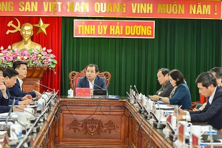 Lãnh đạo tỉnh Hải Dương nghe các cơ quan khối tài chính báo cáo khóa sổ thu, chi ngân sách Nhà nước năm 2024.