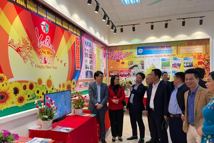 Lãnh đạo các sở, ngành, địa phương dự Triển lãm mừng Đảng, mừng Xuân và Hội báo Xuân Quý Mão 2023.