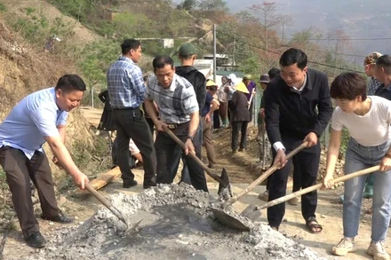Khởi công làm đường vào thôn biên giới Lài Cò từ nguồn vốn xã hội hóa.