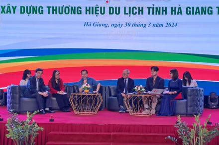 Các đại biểu thảo luận tại hội thảo.