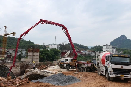Nhiều công trình trọng điểm ở Hà Giang thi công xuyên kỳ nghỉ lễ. 