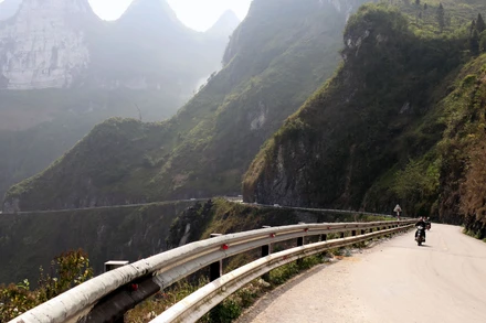 Đèo Mã Pì Lèng trên Cao nguyên đá Đồng Văn. 